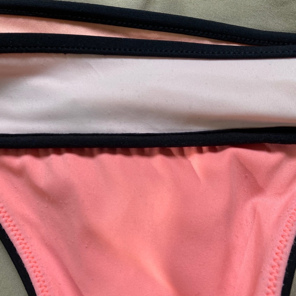 Bathing suit bottoms - Picture 3 of 4